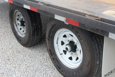 Used 2021 Moritz 8' 6" x 22' + 4' Deckover Flatbed w/ Beavertail - Aluminum Ramps - 14,000# GVW