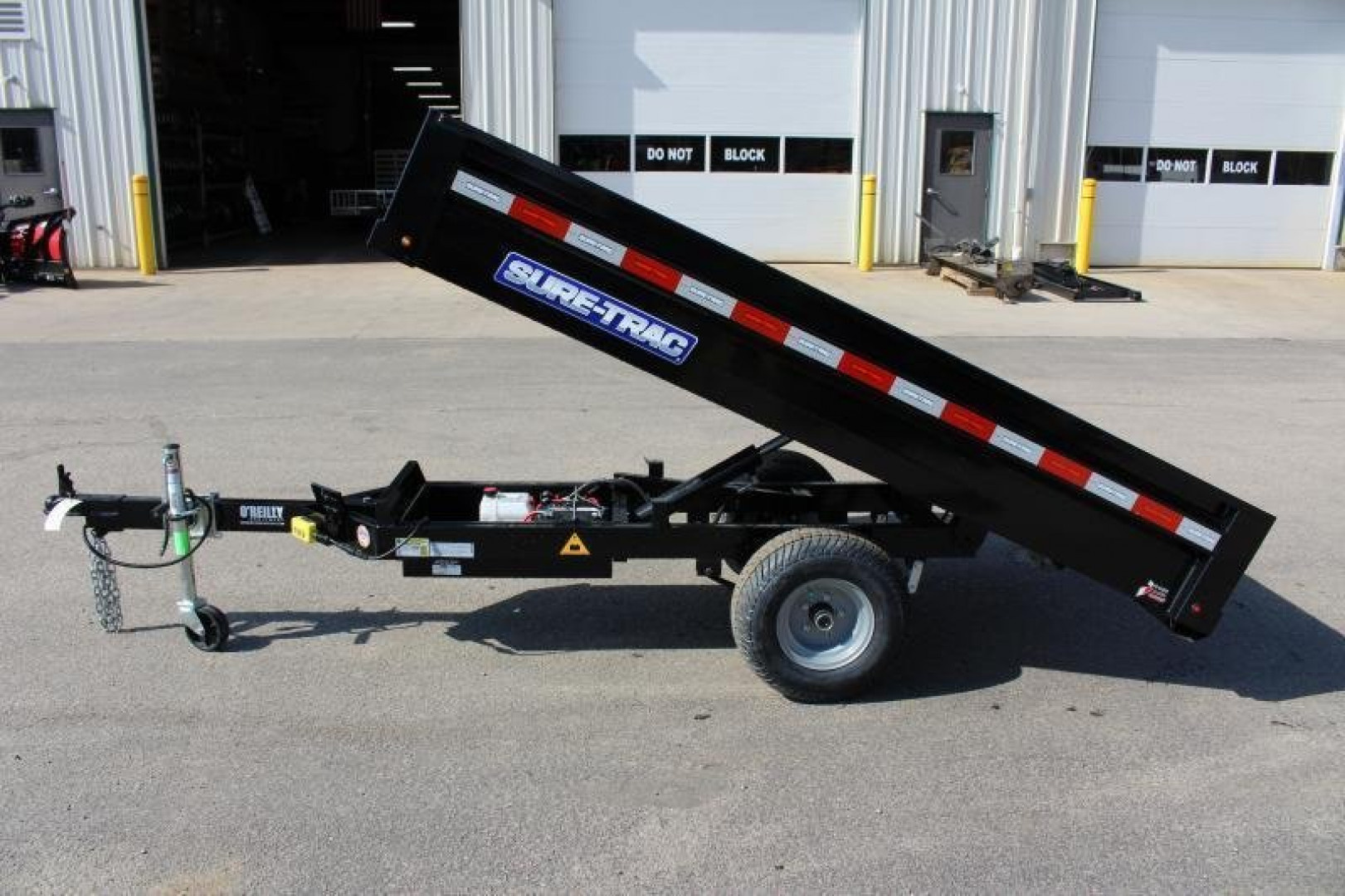 New 2025 SURE-TRAC 4.5' X 8' Deckover Utility Hydraulic Dump Trailer - 2990# GVW