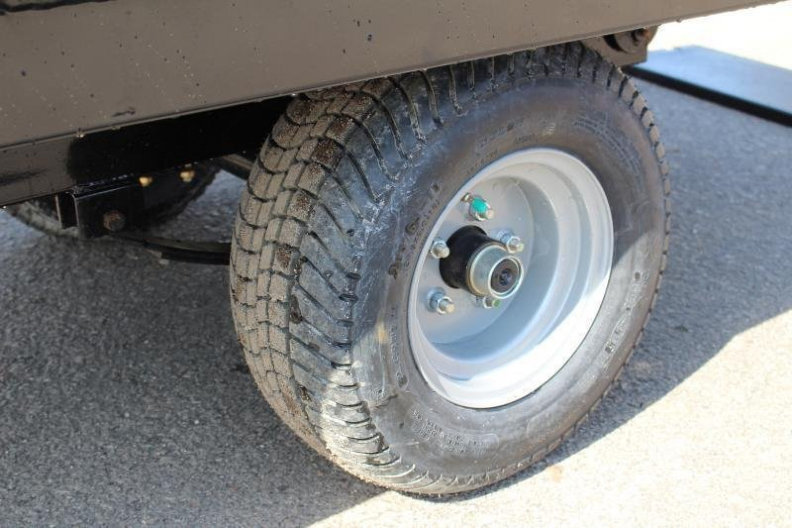 New 2025 SURE-TRAC 4.5' X 8' Deckover Utility Hydraulic Dump Trailer - 2990# GVW