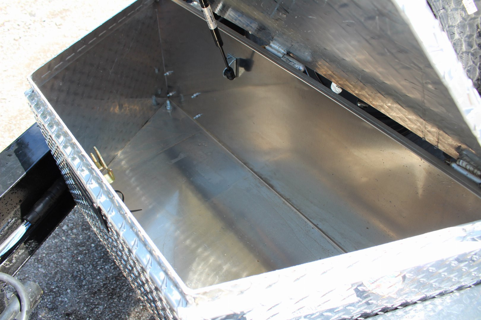 New 2025 Moritz 8' 6" x 20' + 4' Deckover Flatbed w/ Beavertail - Aluminum Ramps - 14,000# GVW