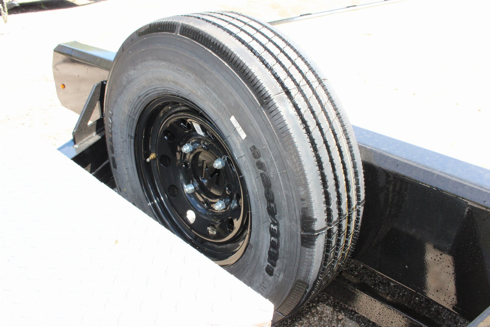 New 2025 Moritz 8' 6" x 20' + 4' Deckover Flatbed w/ Beavertail - Aluminum Ramps - 14,000# GVW