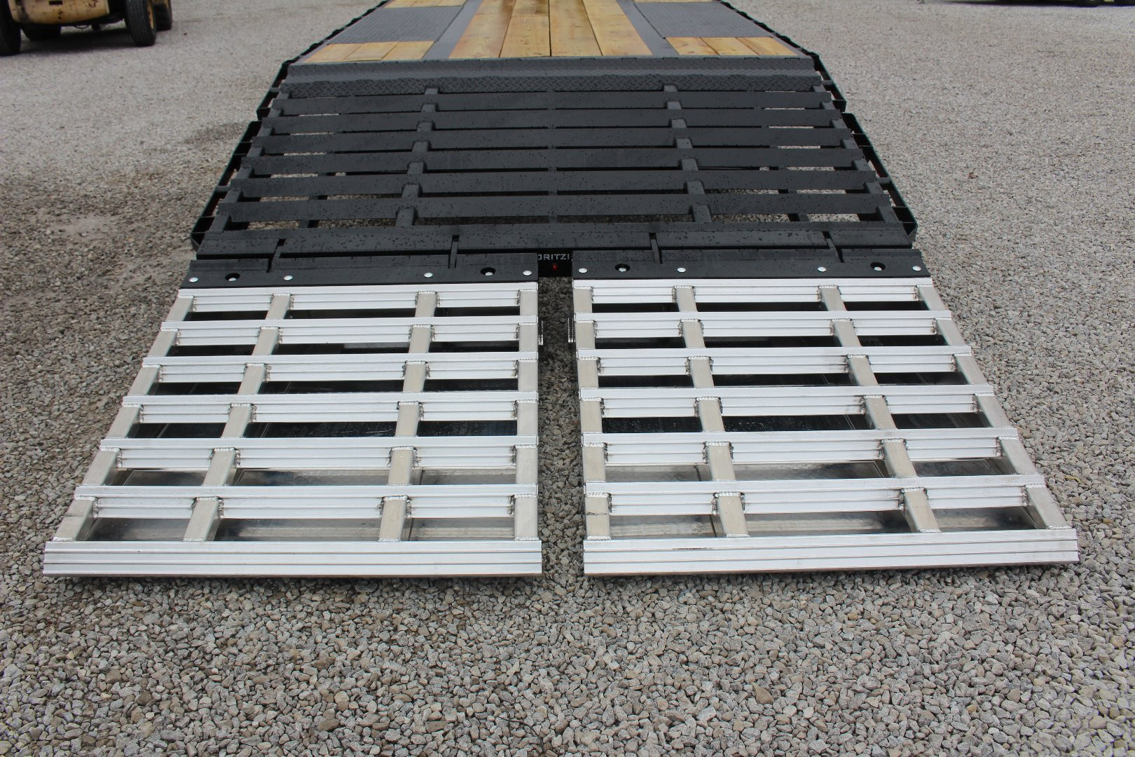 New 2025 Moritz FDGH DT 25' + 5' GOOSENECK Deckover Flatbed Trailer- Full Width Aluminum Ramps- 22900# GVW