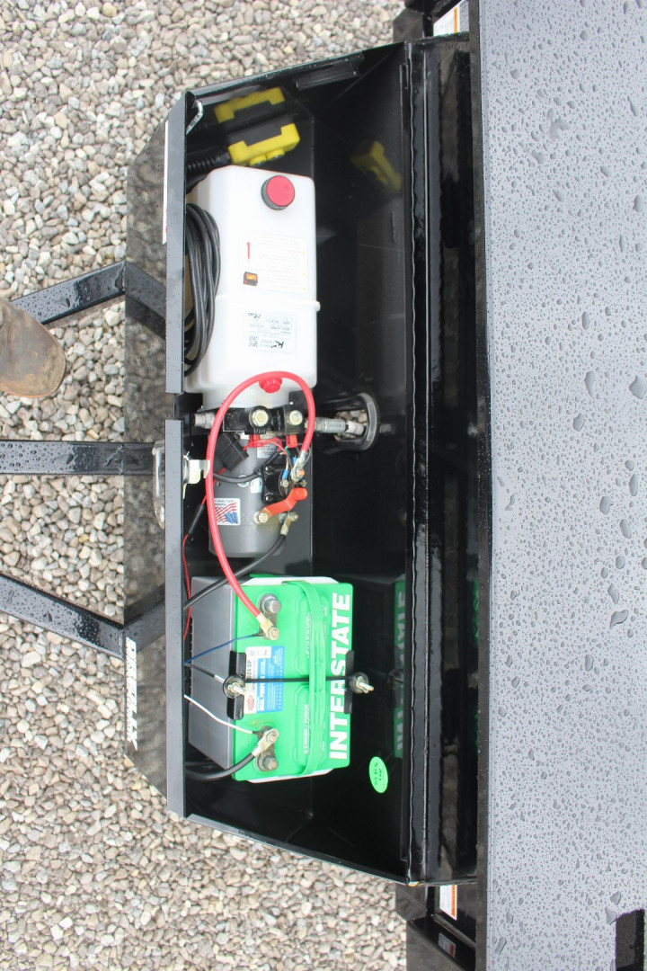 New 2025 Sure-Trac 5' x 8' Low Profile Homeowner Dump Trailer 5K - Single Ram (NO RAMPS) - BARN DOORS