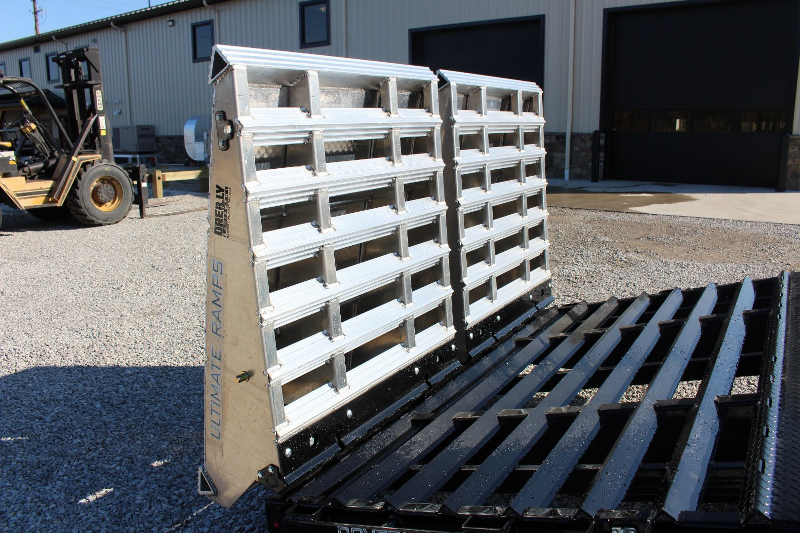 New 2025 Moritz FDGH DT 25' + 5' GOOSENECK Deckover Flatbed Trailer- Full Width Aluminum Ramps- 25900# GVW