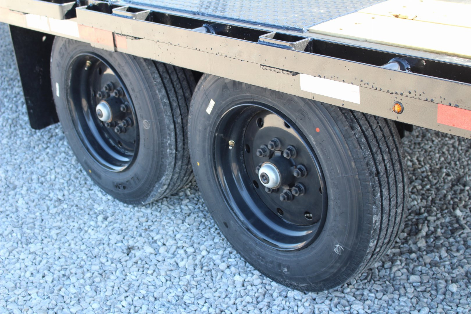 New 2025 Moritz FDGH Hydraulic Tail 30' GOOSENECK Deckover Flatbed Trailer- 17900# GVW