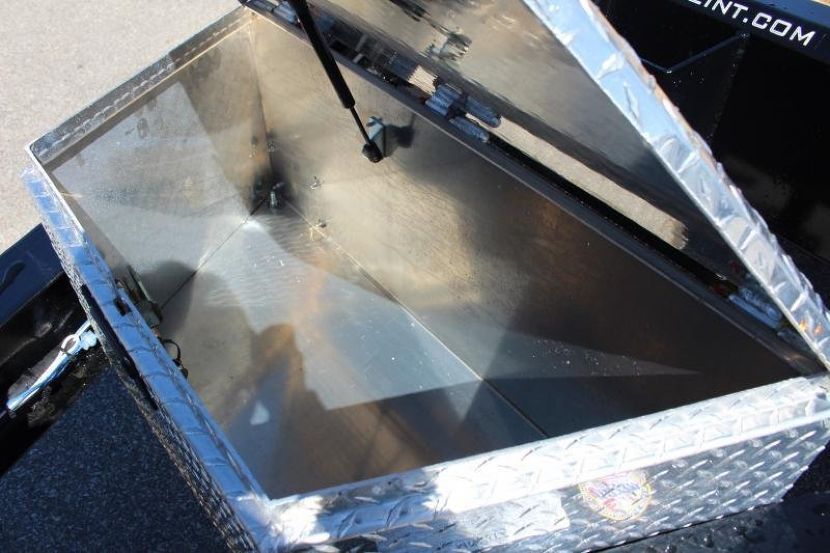 New 2025 Moritz 8' 6" x 20' + 4' Deckover Flatbed w/ Beavertail - Aluminum Ramps - 14,000# GVW