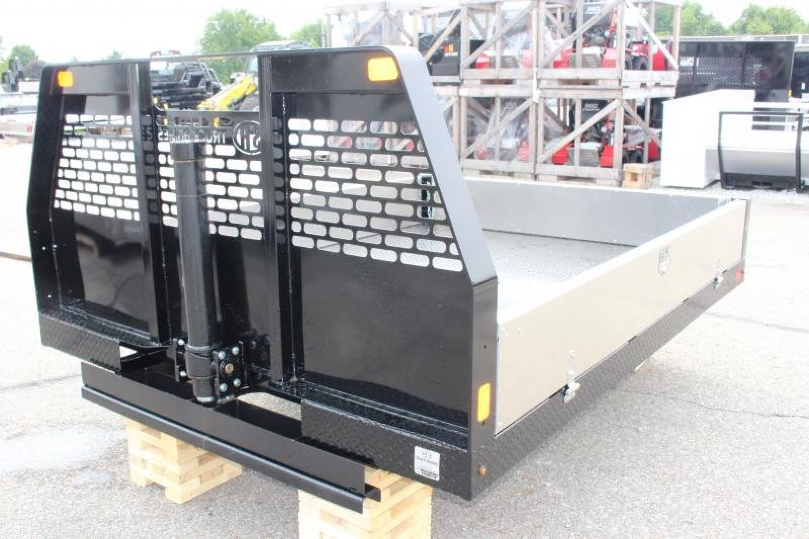 New 2024 SH Truck Bodies - Telescopic Hoist Dumping Flatbed - SRW Long Bed - Ram