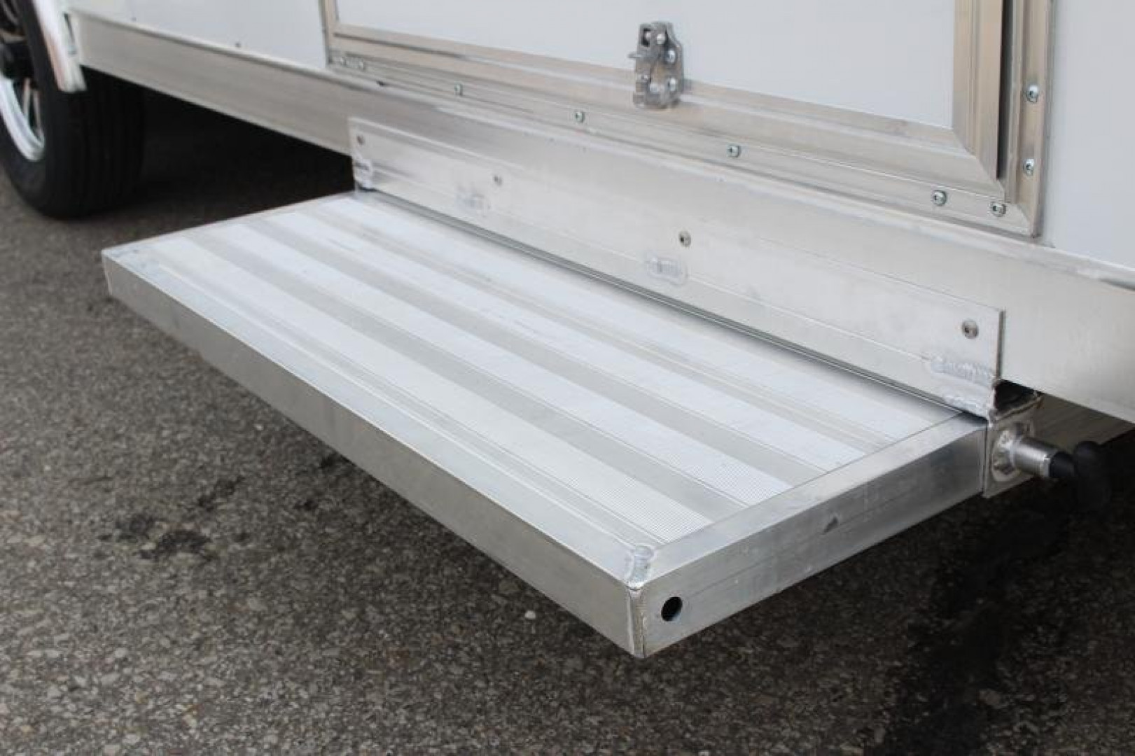 New 2024 NEO Trailers NAUX 8.5' x 18' Aluminum UTV Hauler X Enclosed Trailer - Ramp Door - 7' Interior Height - 7000# GVW