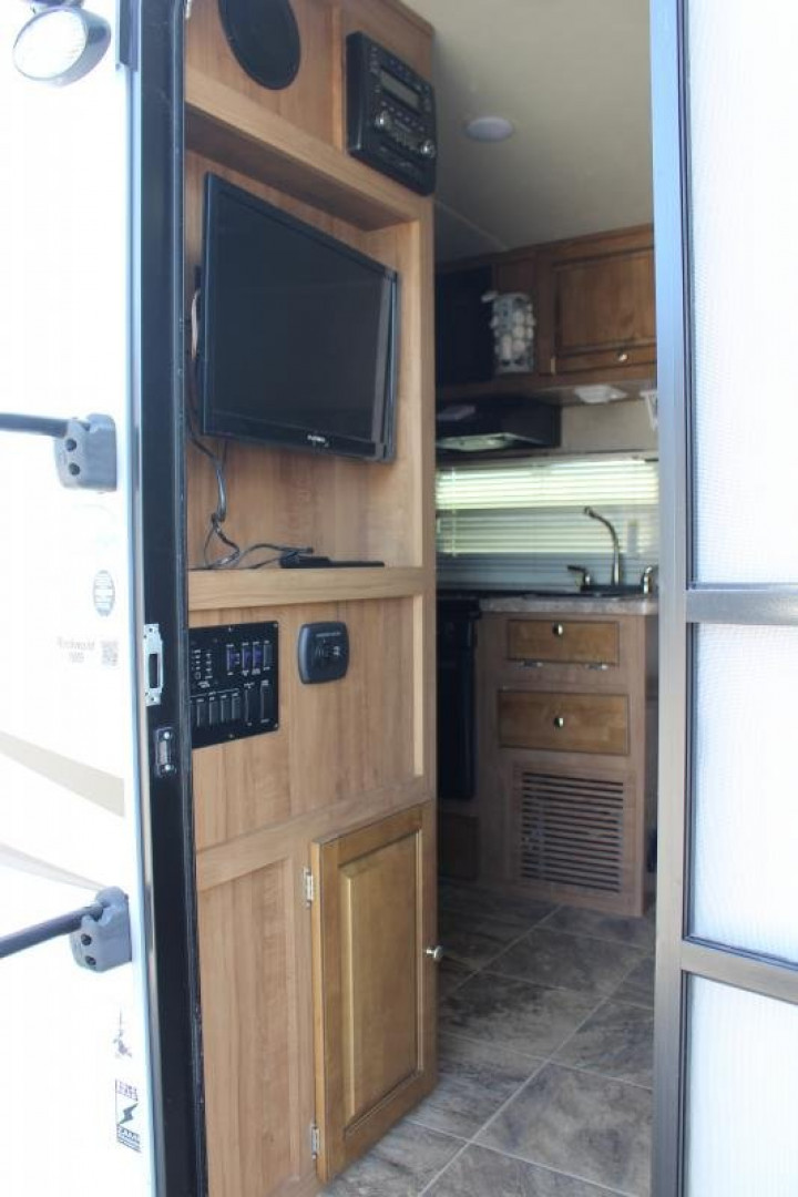 Used 2017 Rockwood MINI LITE 1905 Travel Trailer
