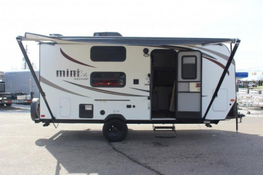 Used 2017 Rockwood MINI LITE 1905 Travel Trailer