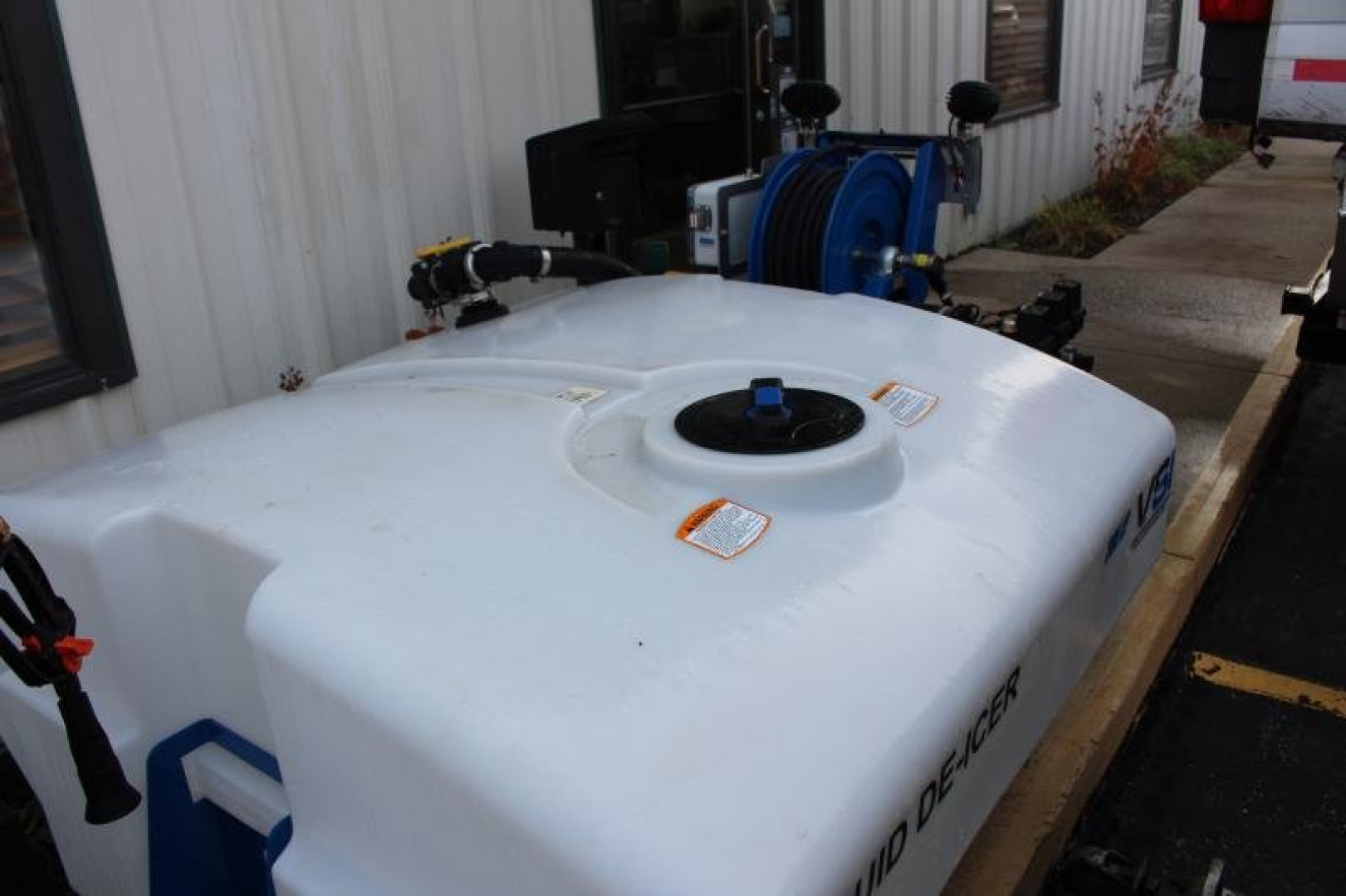 New 2023 VSI BY BOSS 305 LEGACY SERIES LIQUID SPRAYER