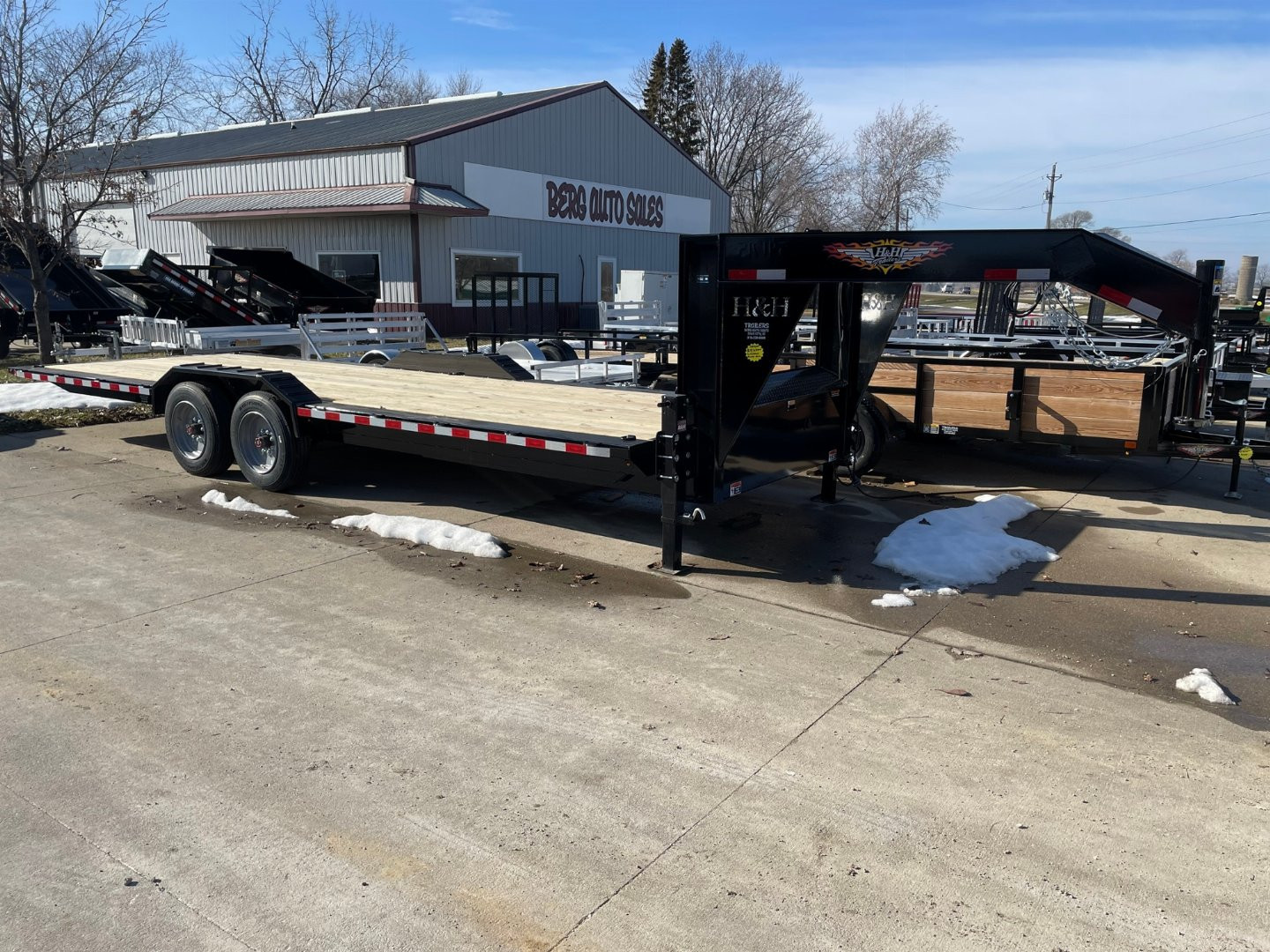 New 2024 H&H Trailers 82x24 Electric Tilt Gooseneck Speed Loader Car Hauler