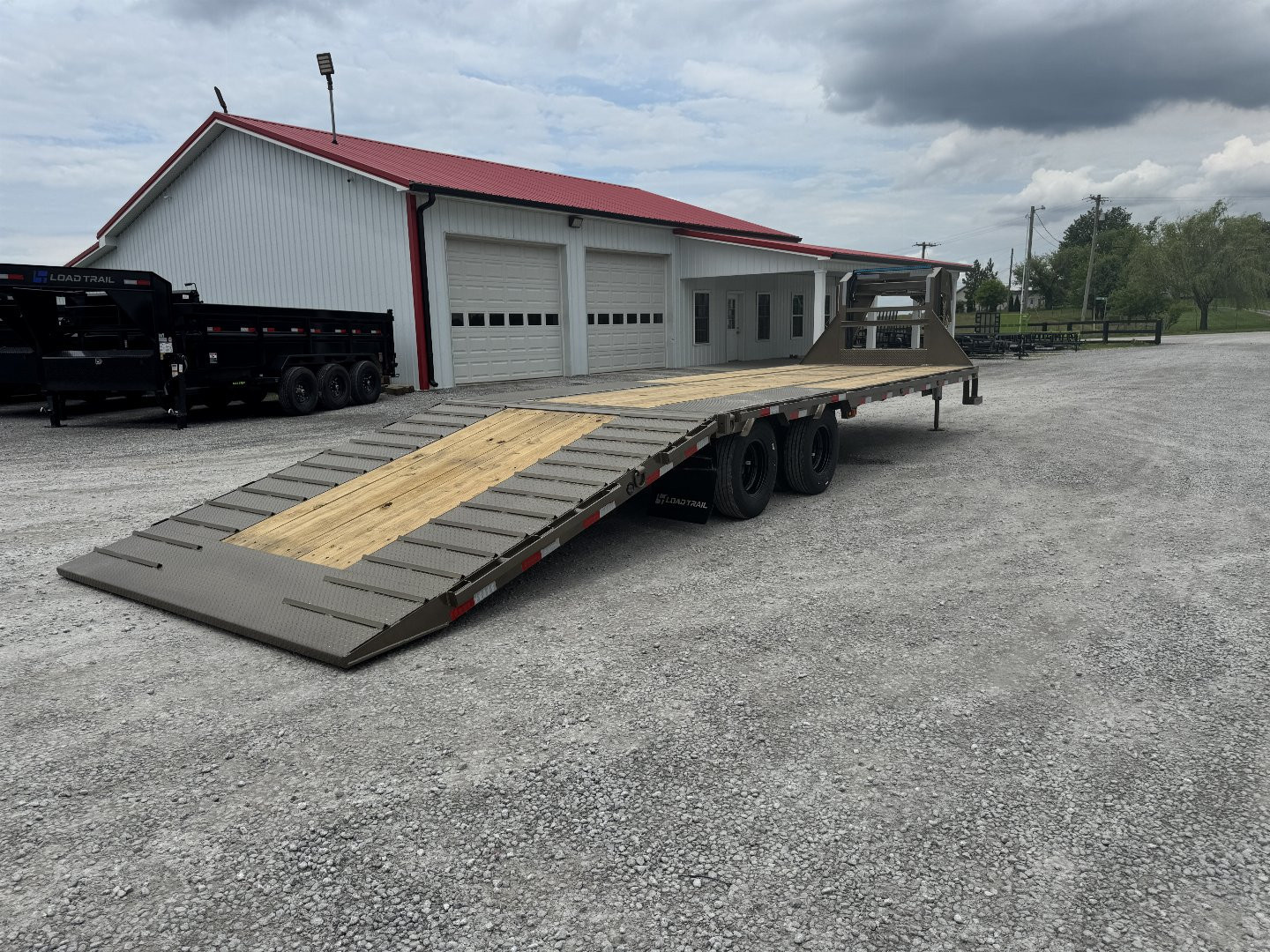 New 2026 Load Trail 32' Hydraulic Dovetail Gooseneck Equipment Trailer