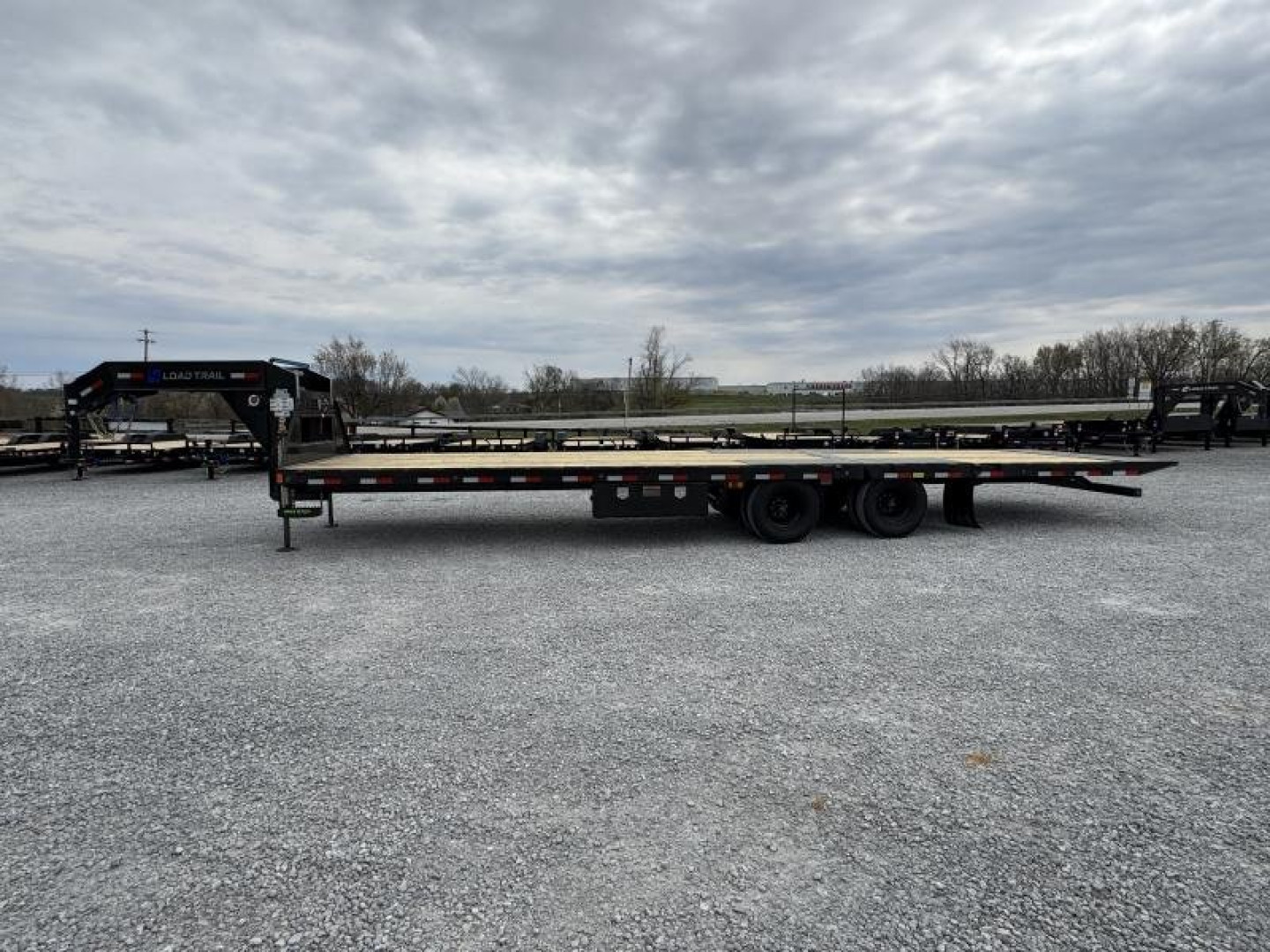 New 2025 Load Trail 32' Hydraulic Dovetail Gooseneck Equipment Trailer