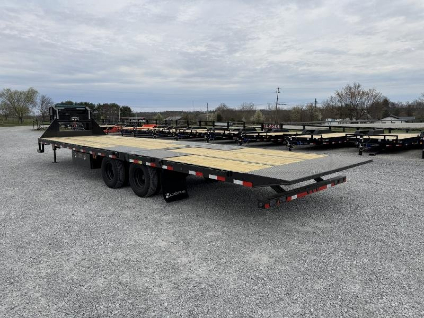 New 2025 Load Trail 32' Hydraulic Dovetail Gooseneck Equipment Trailer