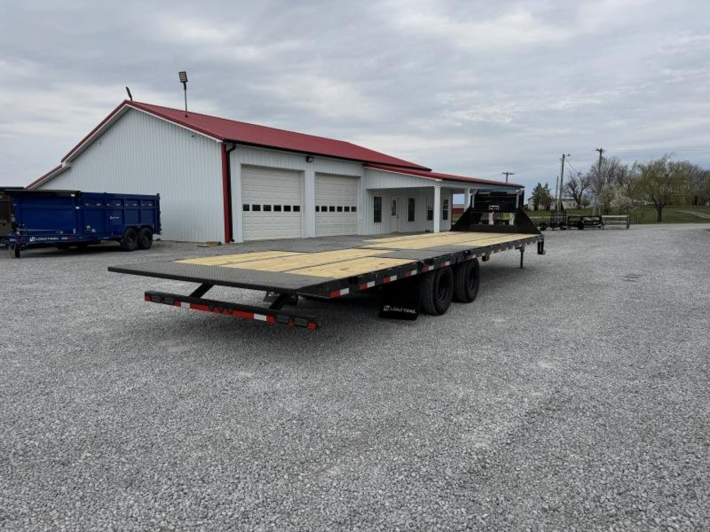 New 2025 Load Trail 32' Hydraulic Dovetail Gooseneck Equipment Trailer