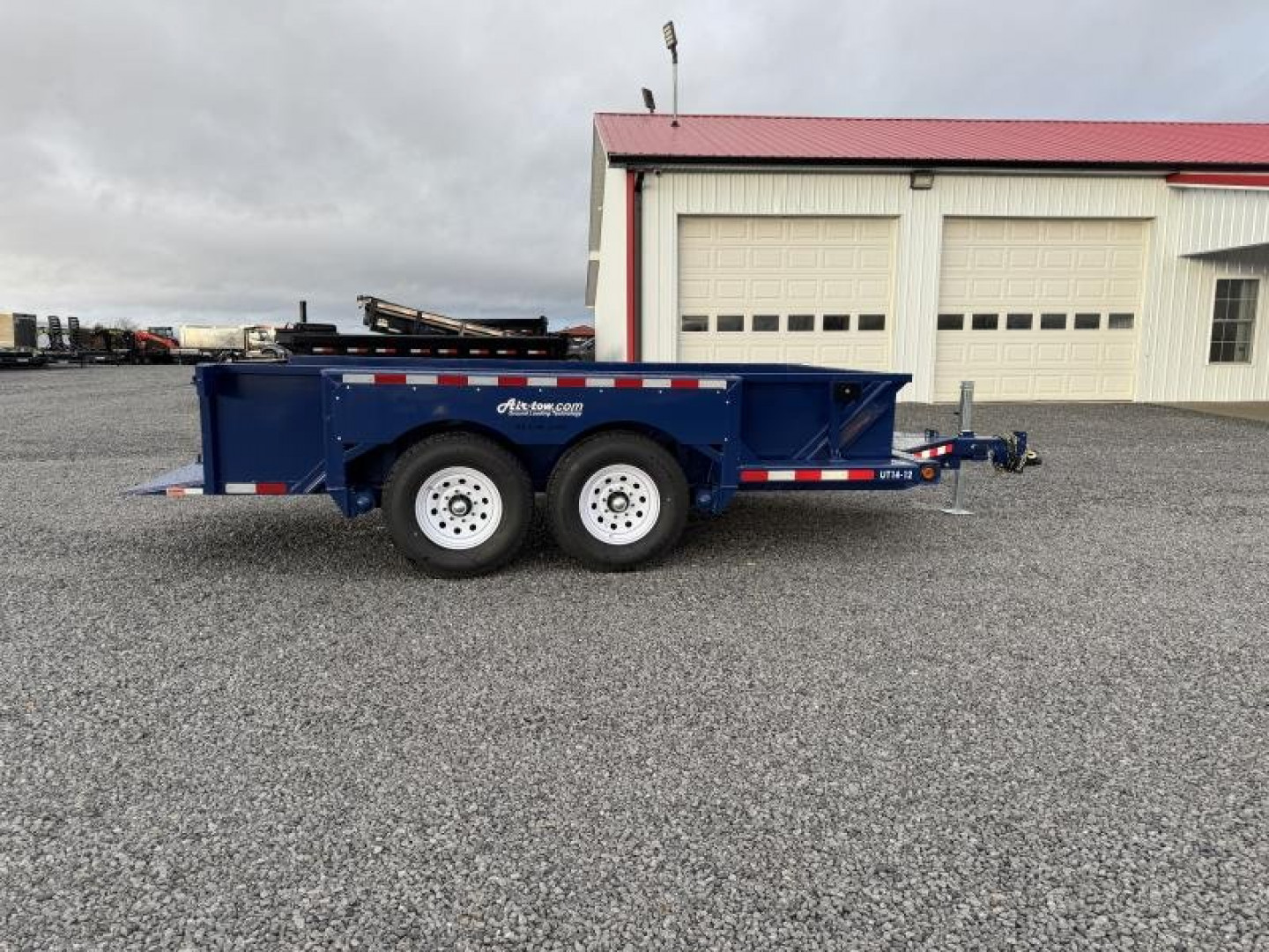 New 2025 Air Tow UT14-12 Hydraulic Drop Deck Trailer