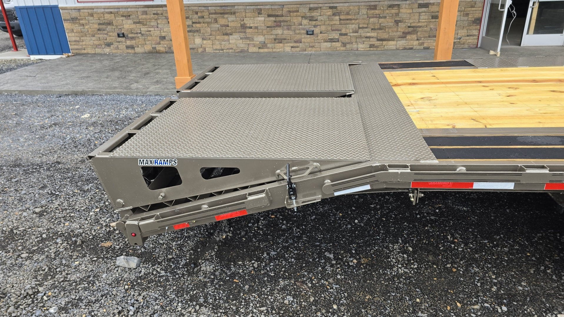 New Diamond C Equip Trailer /18K GVWR / 102"x30'
