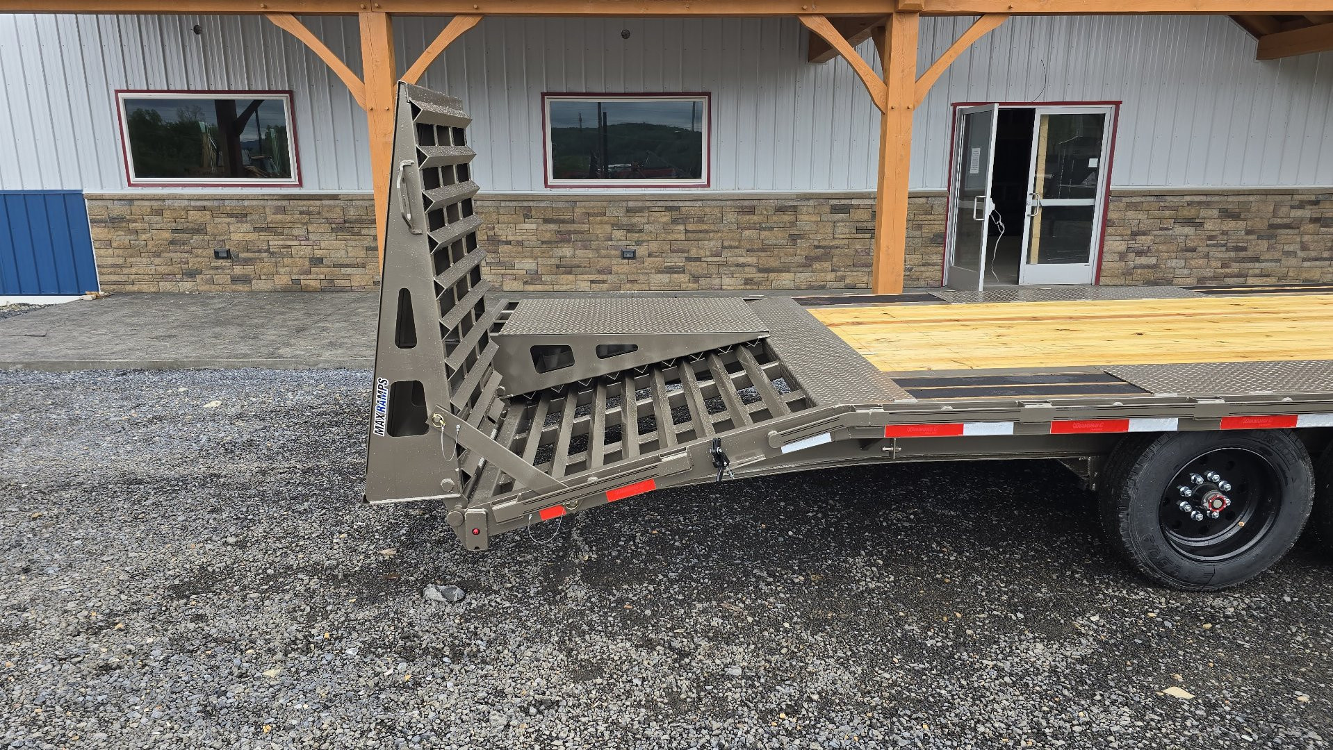 New Diamond C Equip Trailer /18K GVWR / 102"x30'