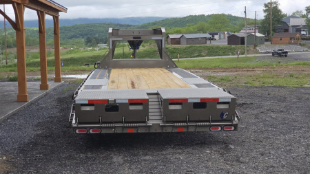 New Diamond C Equip Trailer /18K GVWR / 102"x30'