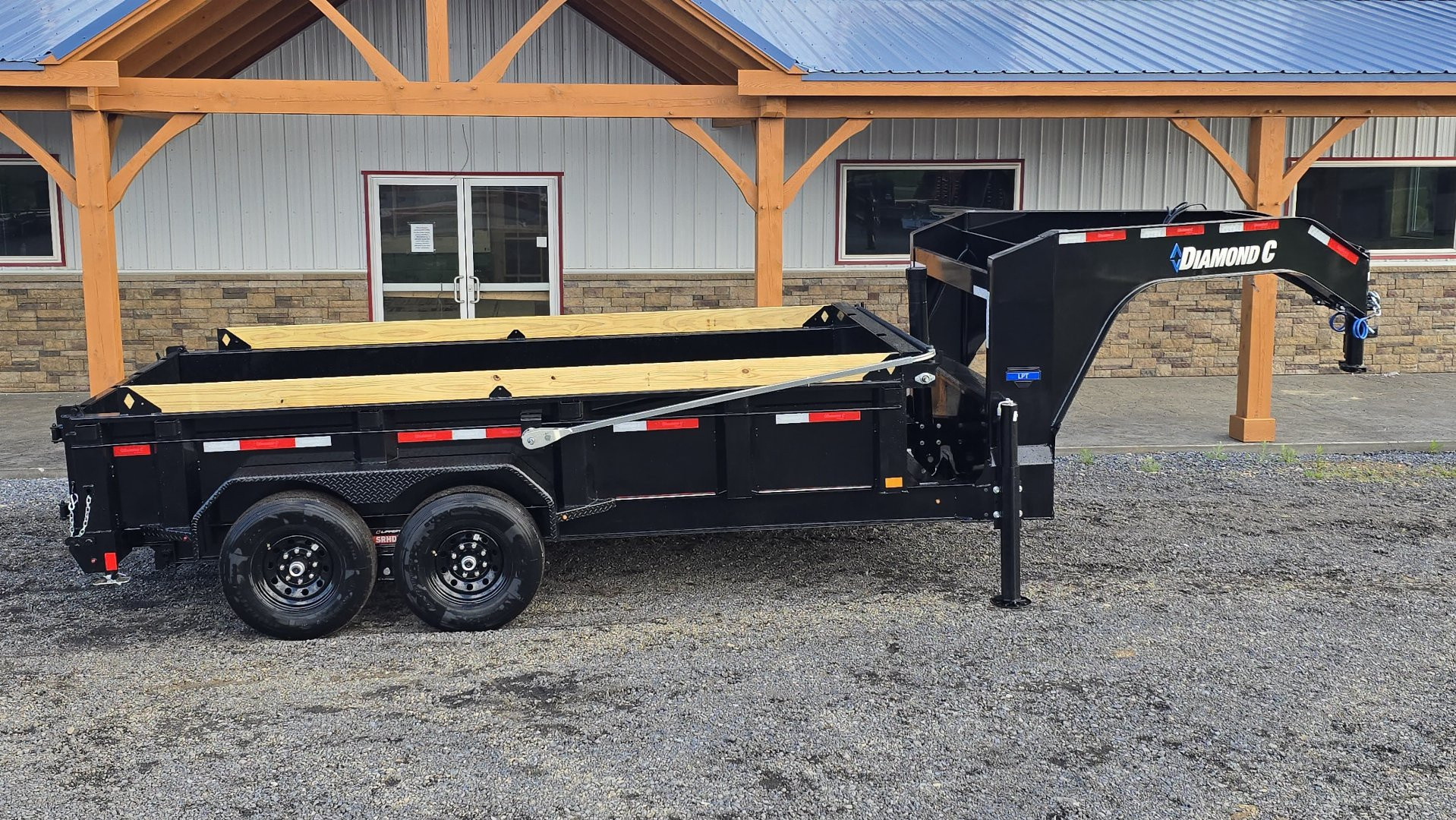 New Diamond C GN Dump Trailer / 14.9K GVWR / 82"x14'