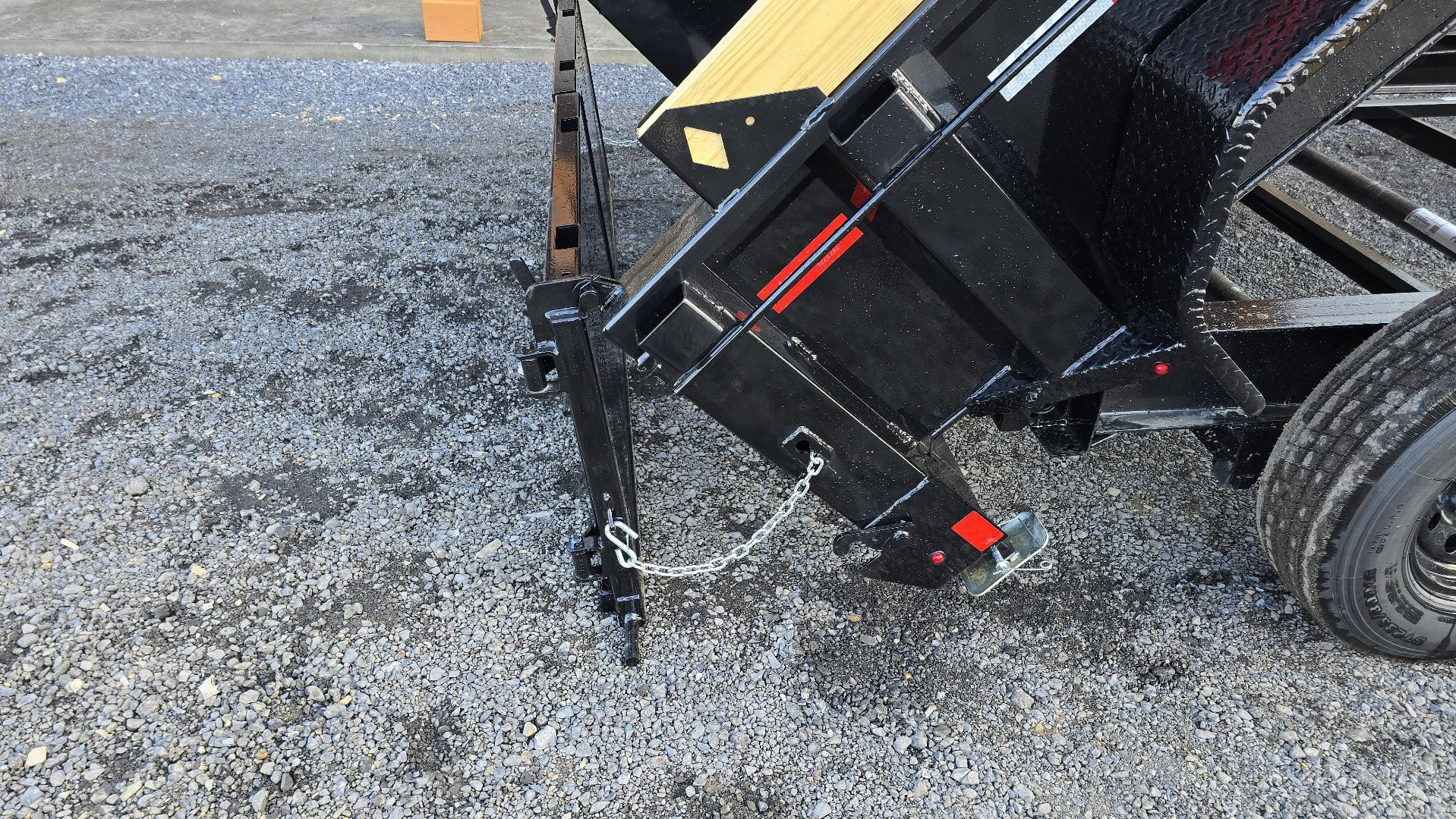 New Diamond C GN Dump Trailer / 14.9K GVWR / 82"x14'
