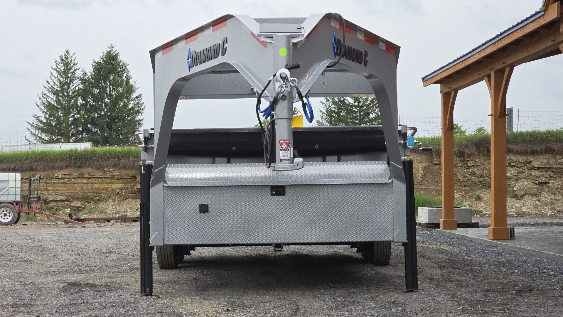 New Diamond C GN Dump Trailer / 14.9K GVWR / 82"x16'