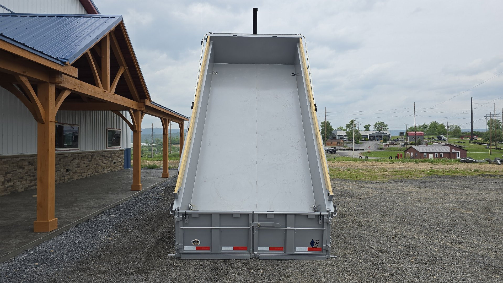 New Diamond C GN Dump Trailer / 14.9K GVWR / 82"x16'