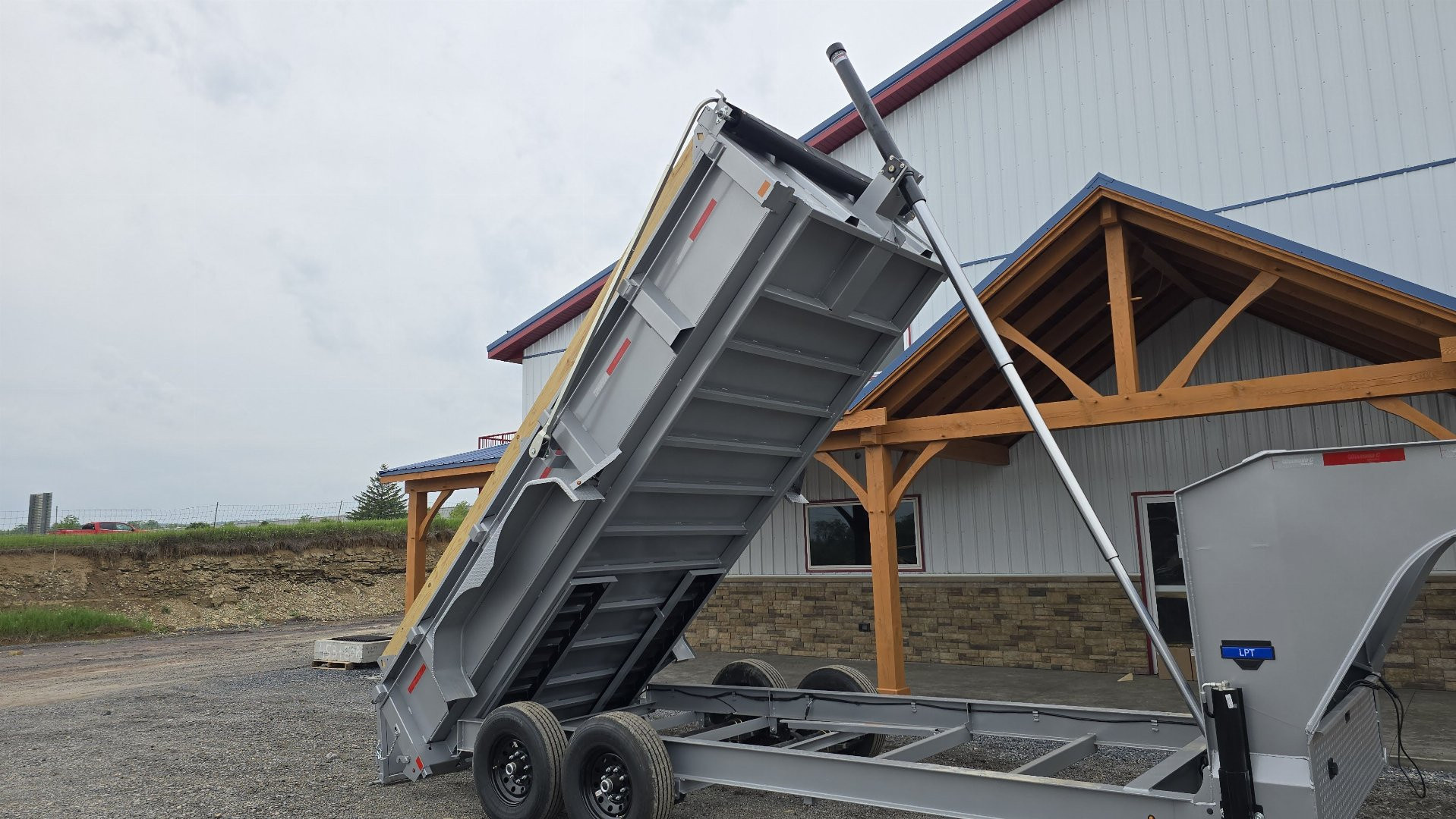 New Diamond C GN Dump Trailer / 14.9K GVWR / 82"x16'