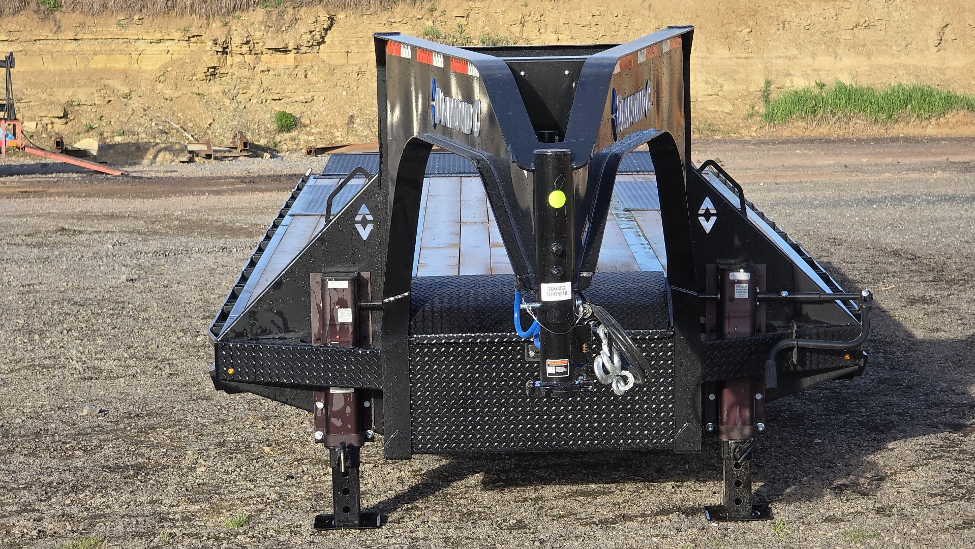 New Diamond C Equip. Trailer /25K GVWR / 102"x30'