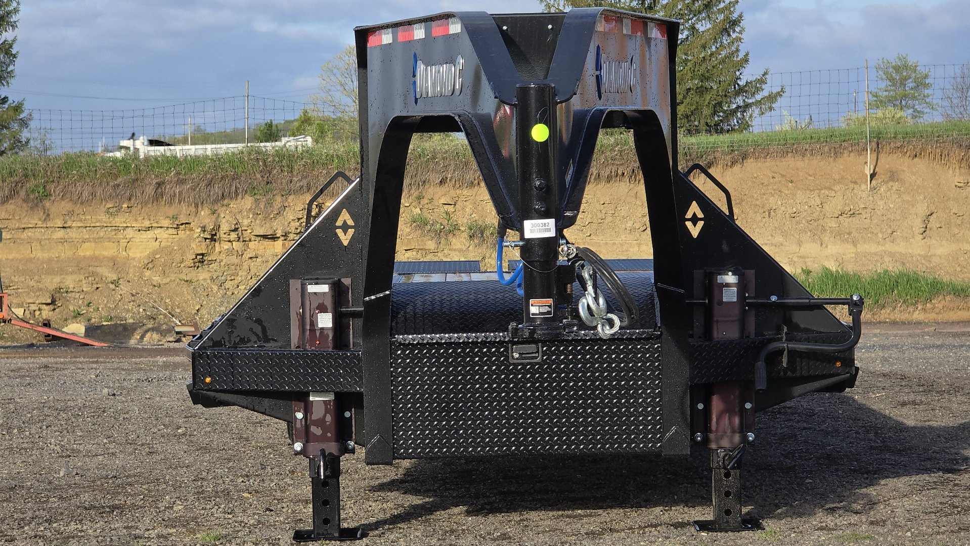 New Diamond C Equip. Trailer /25K GVWR / 102"x30'