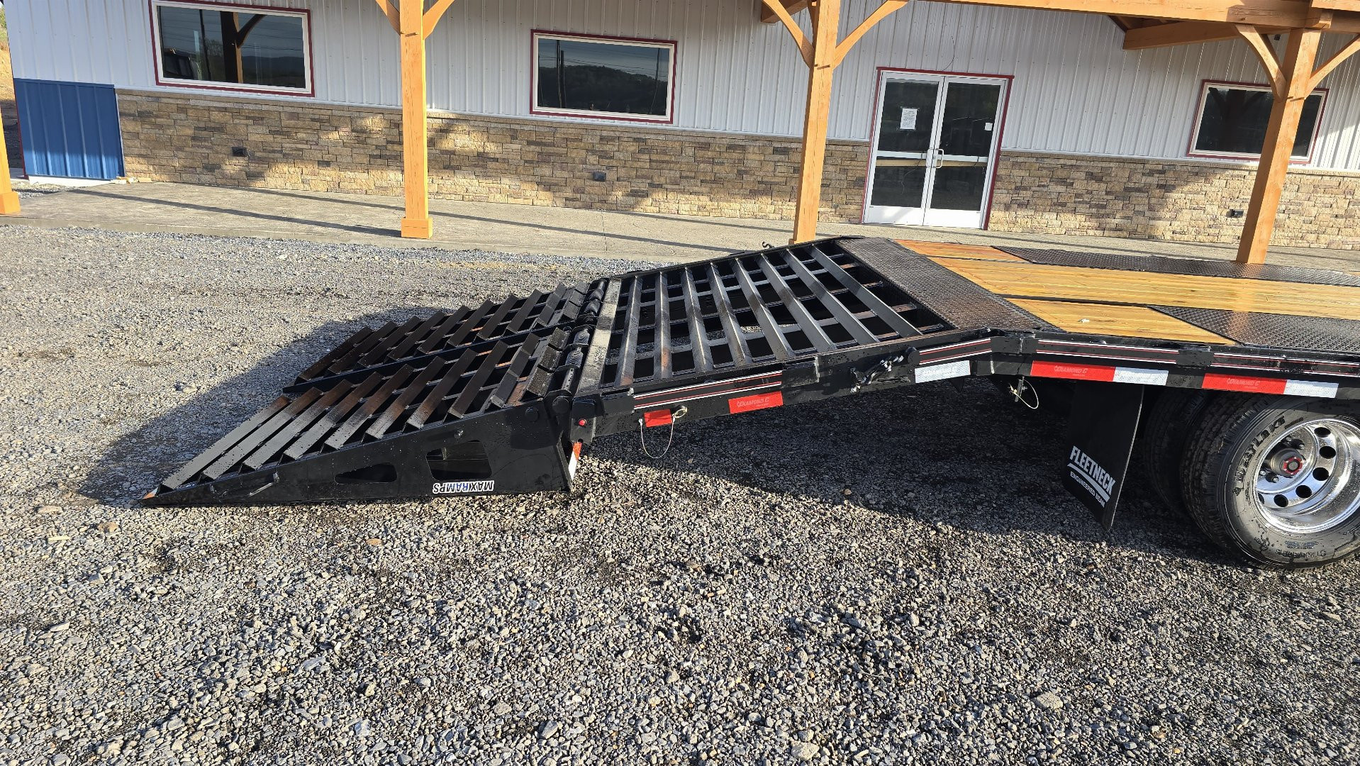 New Diamond C Equip. Trailer /25K GVWR / 102"x30'