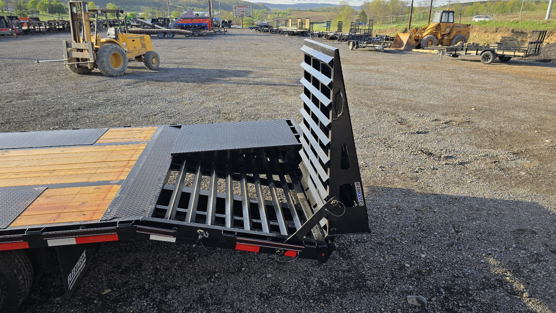 New Diamond C Equip. Trailer /25K GVWR / 102"x30'