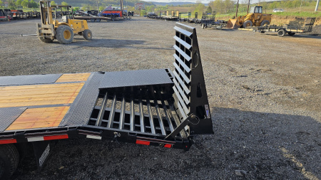 New Diamond C Equip. Trailer /25K GVWR / 102"x30'