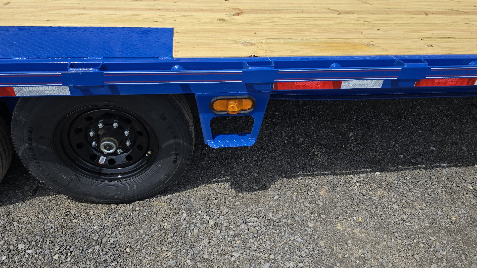 New Diamond C Equip. Trailer / 14.9K GVWR / 102"x24'