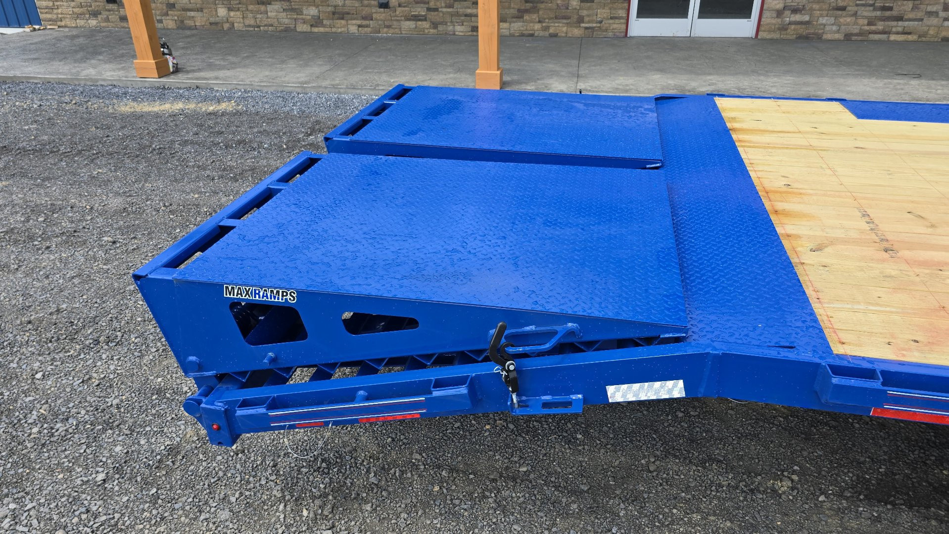 New Diamond C Equip. Trailer / 14.9K GVWR / 102"x24'
