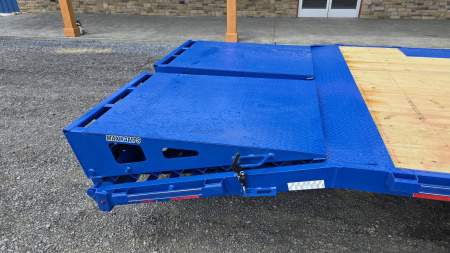 New Diamond C Equip. Trailer / 14.9K GVWR / 102"x24'