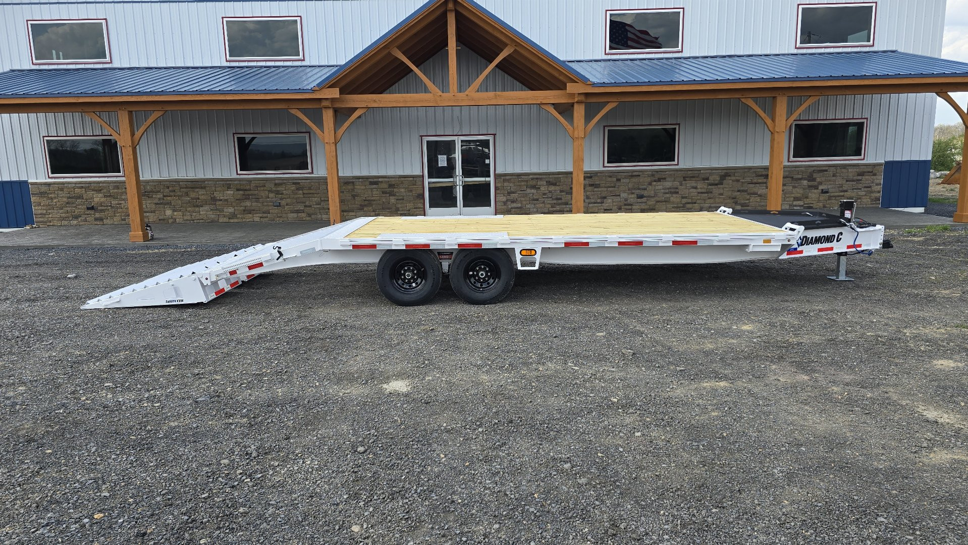 New Diamond C Equip. Trailer / 14.9K GVWR / 102"x22'