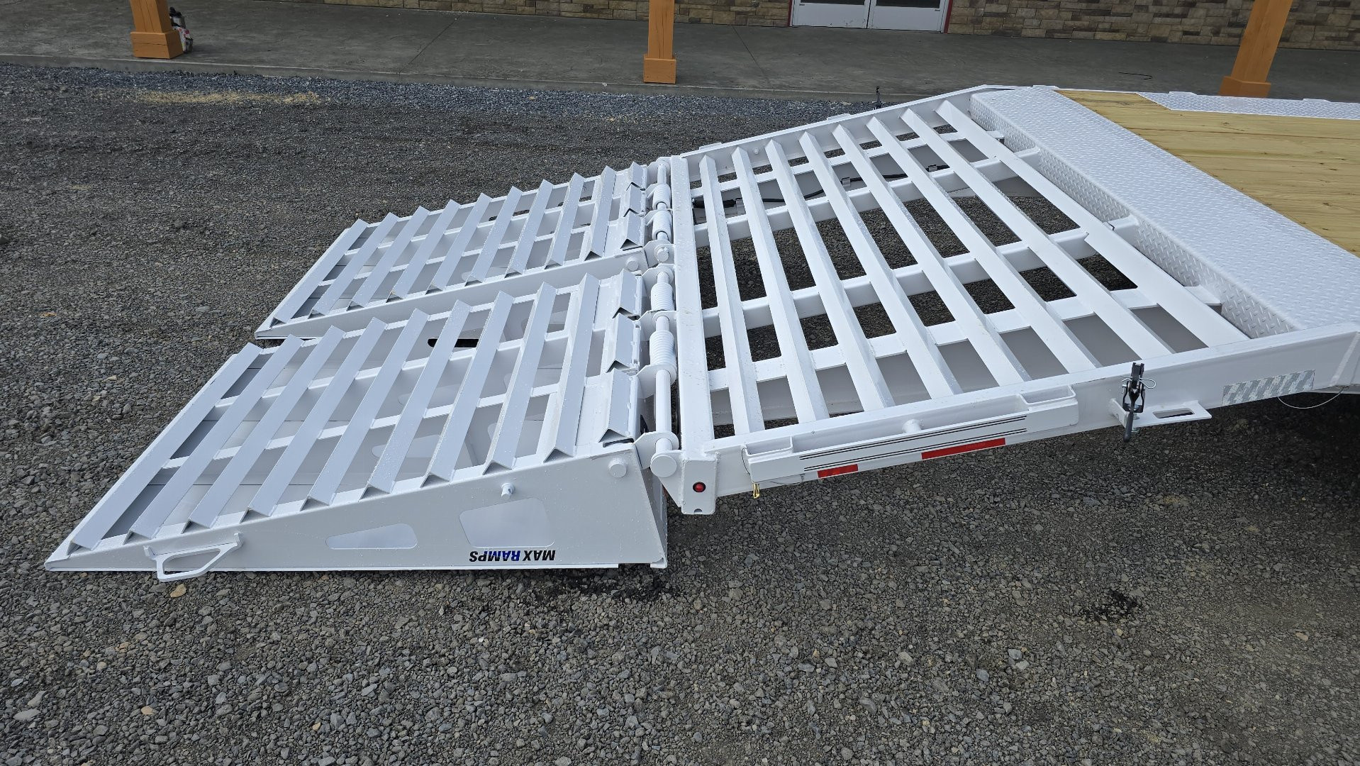 New Diamond C Equip. Trailer / 14.9K GVWR / 102"x22'