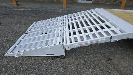 New Diamond C Equip. Trailer / 14.9K GVWR / 102"x22'