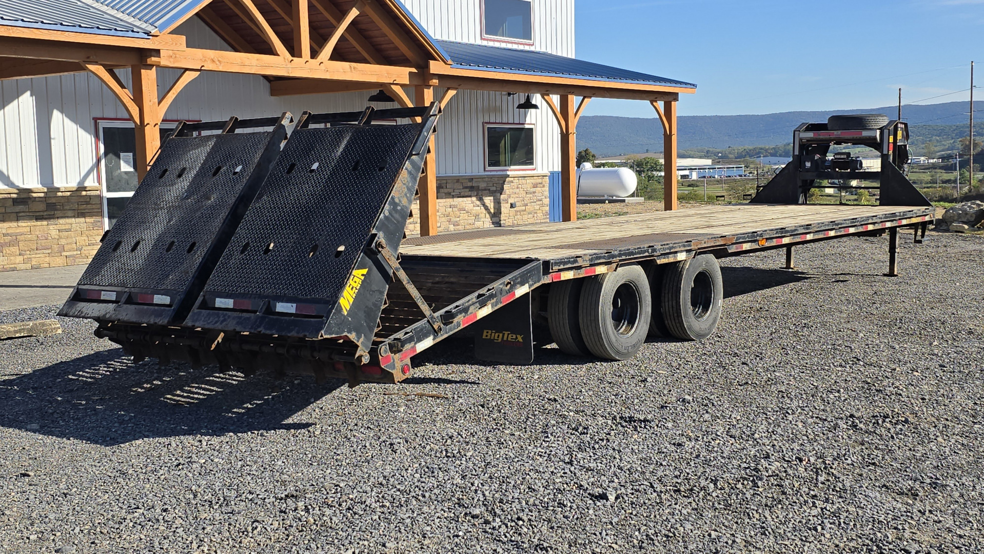 Used 2022 Big Tex Gooneneck Trailer / 23,900 GVWR / 33'