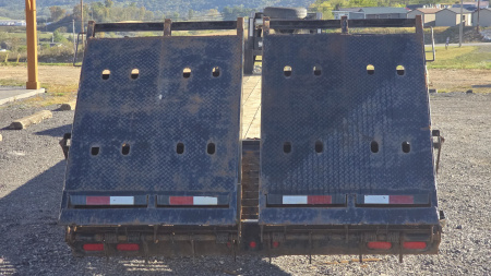 Used 2022 Big Tex Gooneneck Trailer / 23,900 GVWR / 33'
