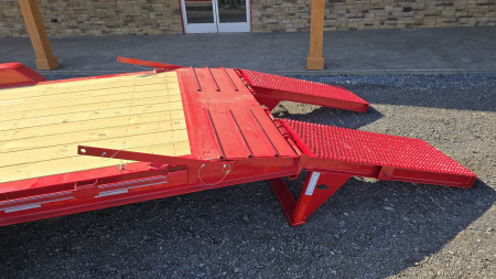 New Diamond C Equip Trailer / 18K GVWR / 82"x24'