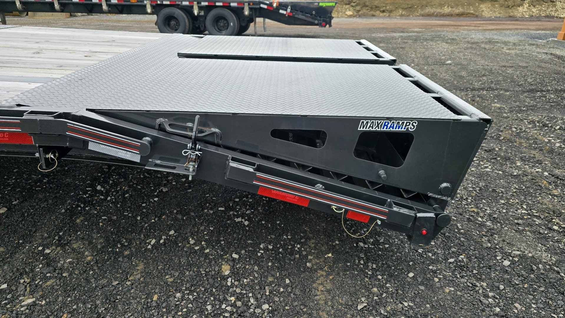 Used 2023 Diamond C FMAX 207 Gooseneck Deckover / 15.5K GVWR / 35'
