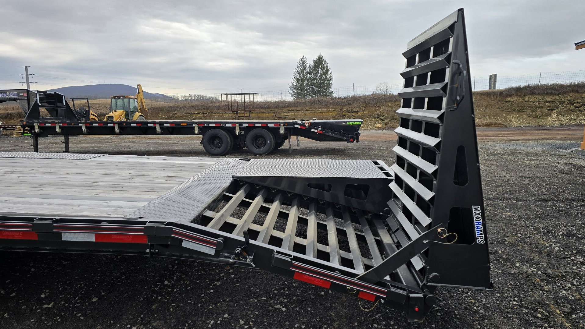 Used 2023 Diamond C FMAX 207 Gooseneck Deckover / 15.5K GVWR / 35'