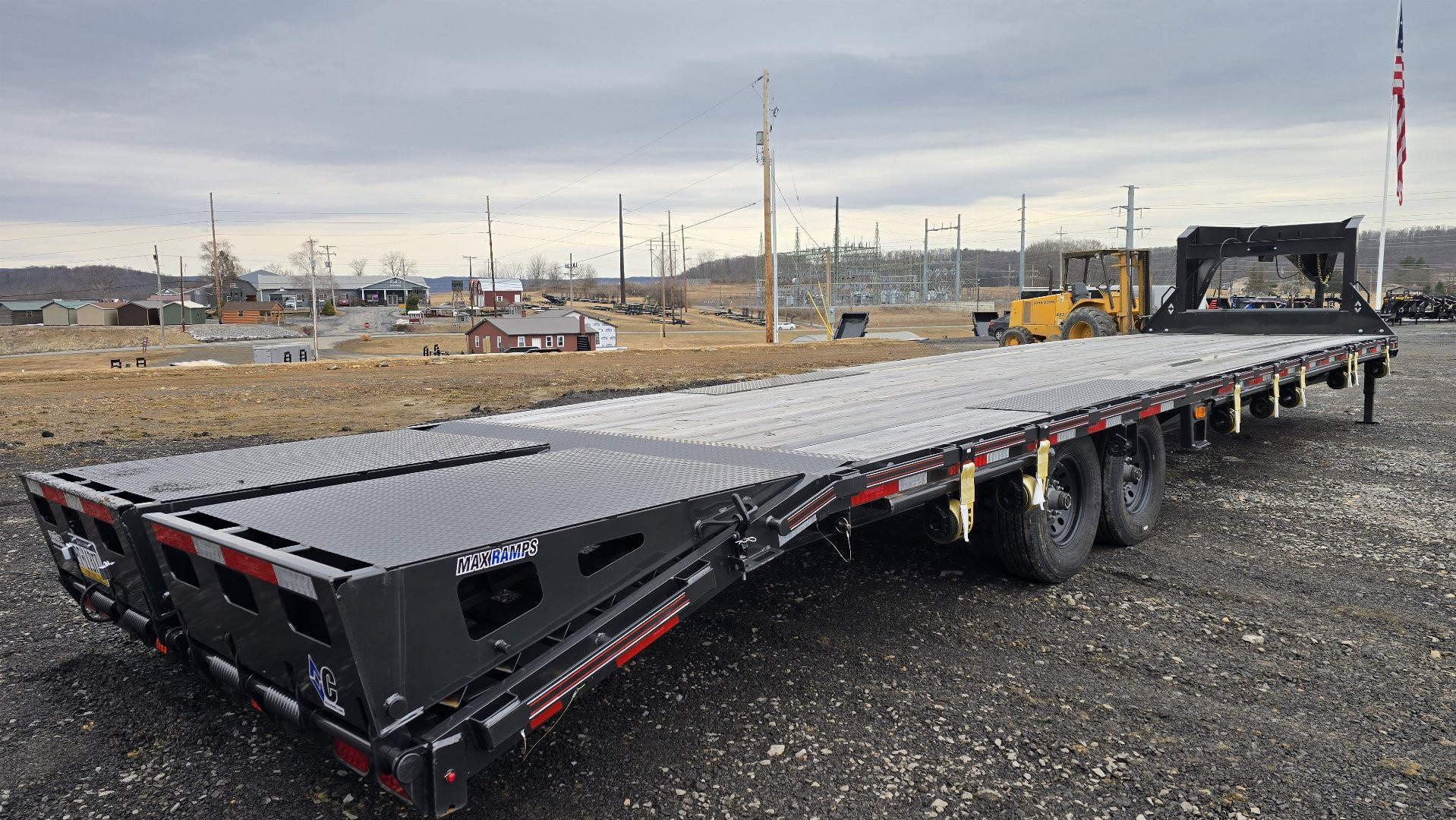Used 2023 Diamond C FMAX 207 Gooseneck Deckover / 15.5K GVWR / 35'