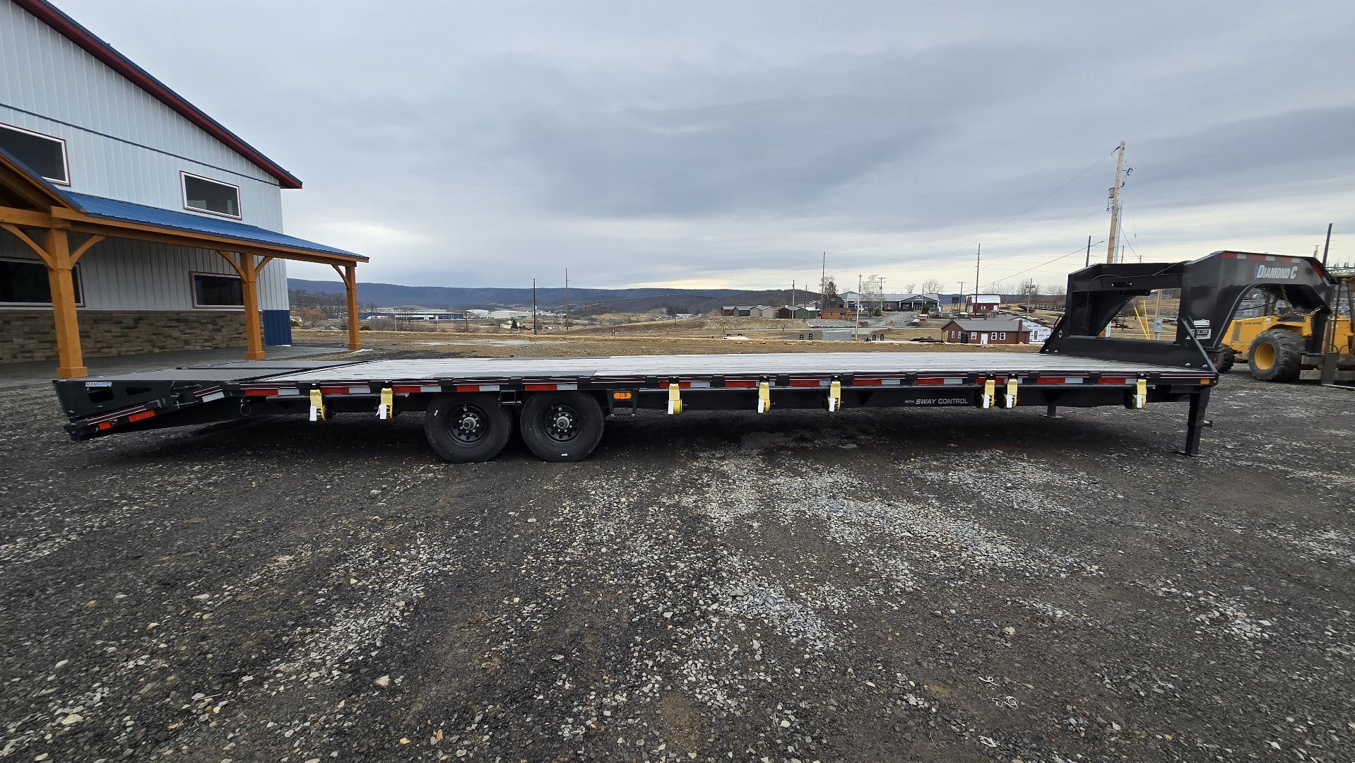 Used 2023 Diamond C FMAX 207 Gooseneck Deckover / 15.5K GVWR / 35'