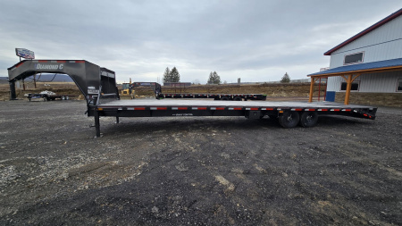 Used 2023 Diamond C FMAX 207 Gooseneck Deckover / 15.5K GVWR / 35'