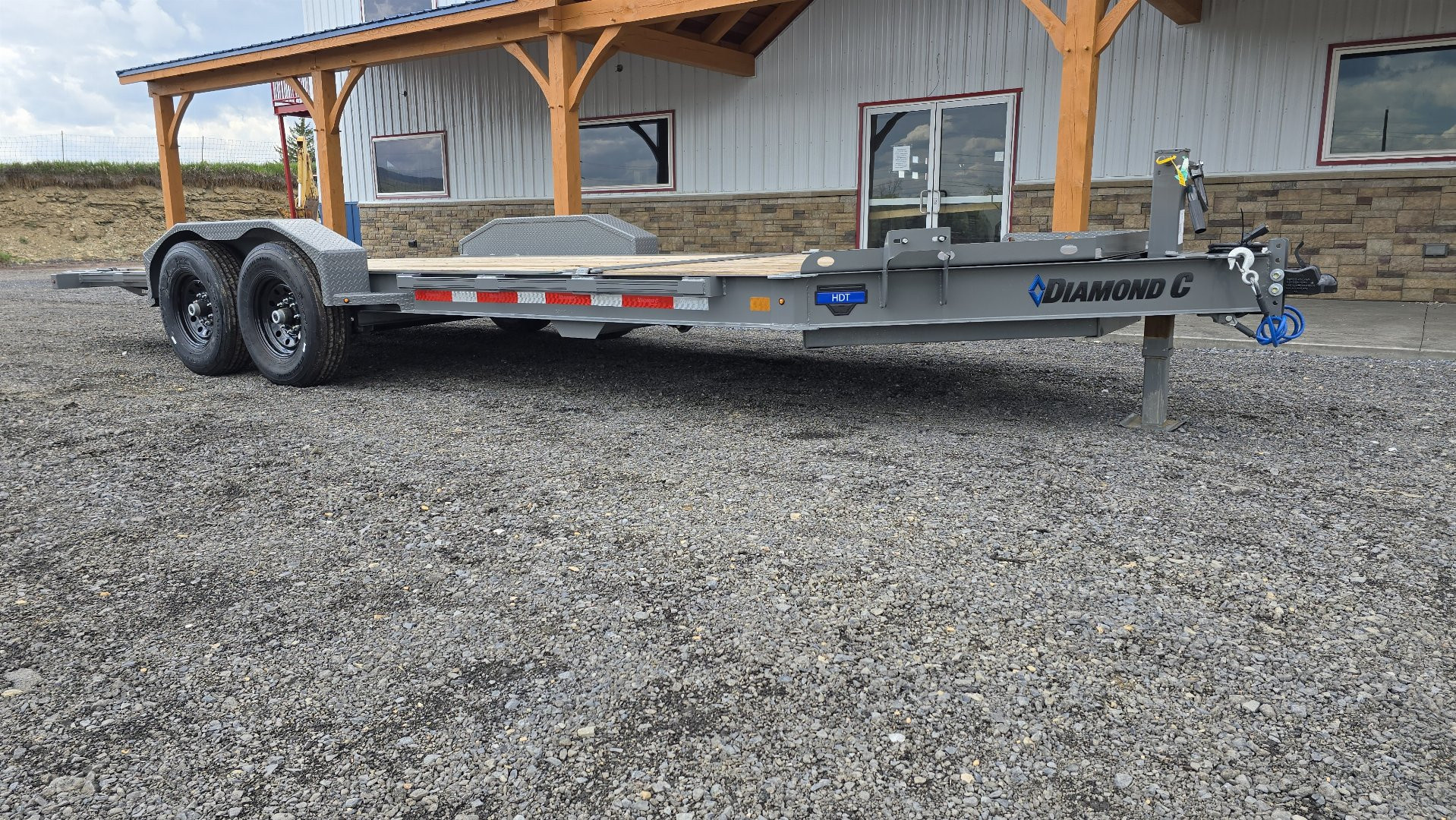 New Diamond C Split Tilt Trailer / 14.9K GVWR / 82"x20' (4' Stationary)