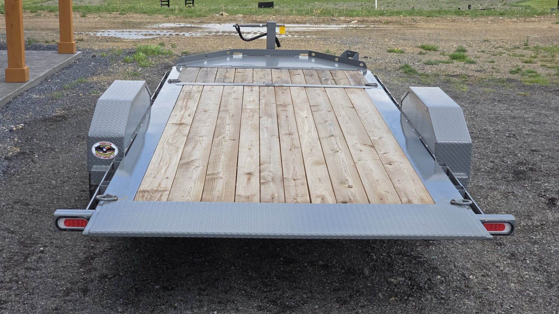 New Diamond C Split Tilt Trailer / 14.9K GVWR / 82"x20' (4' Stationary)